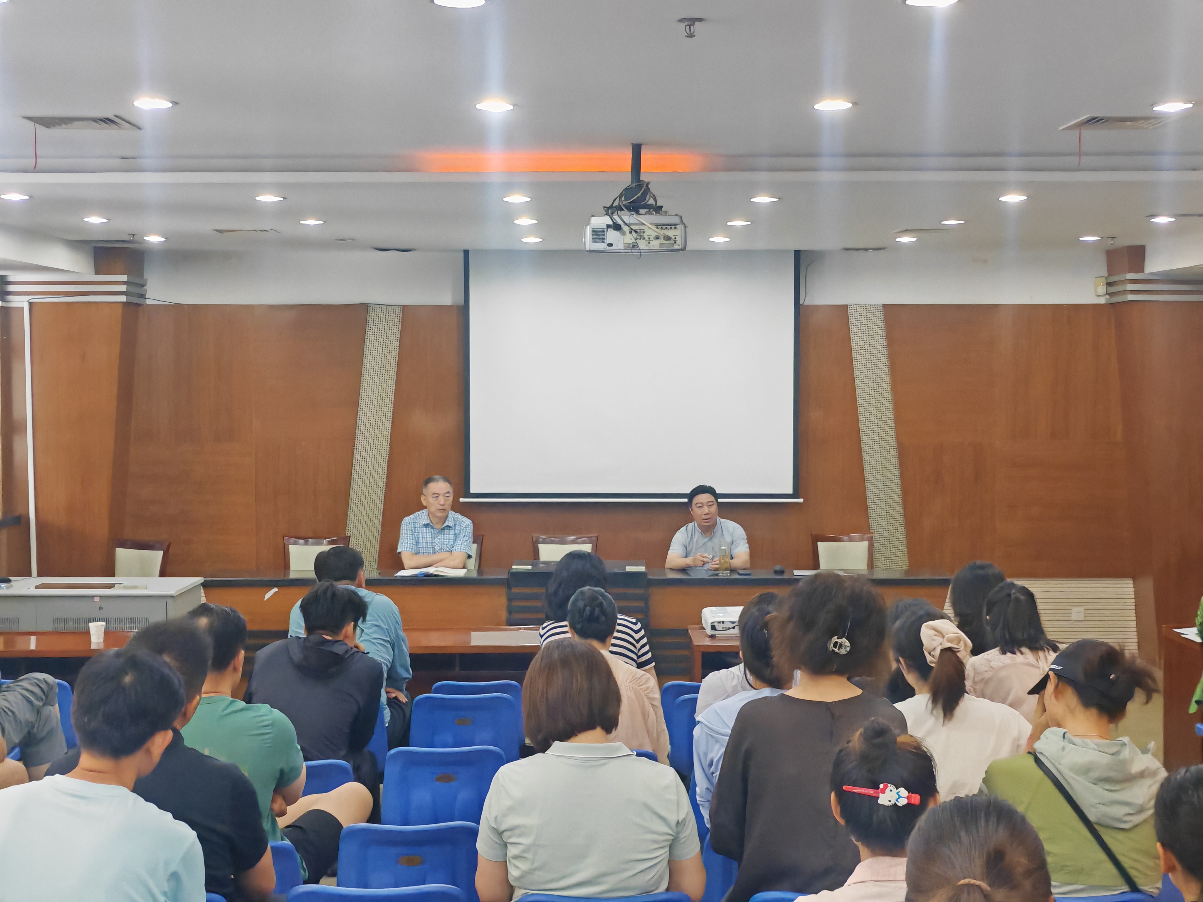 体育部召开全体教职工大会  共筑教学与廉洁防线