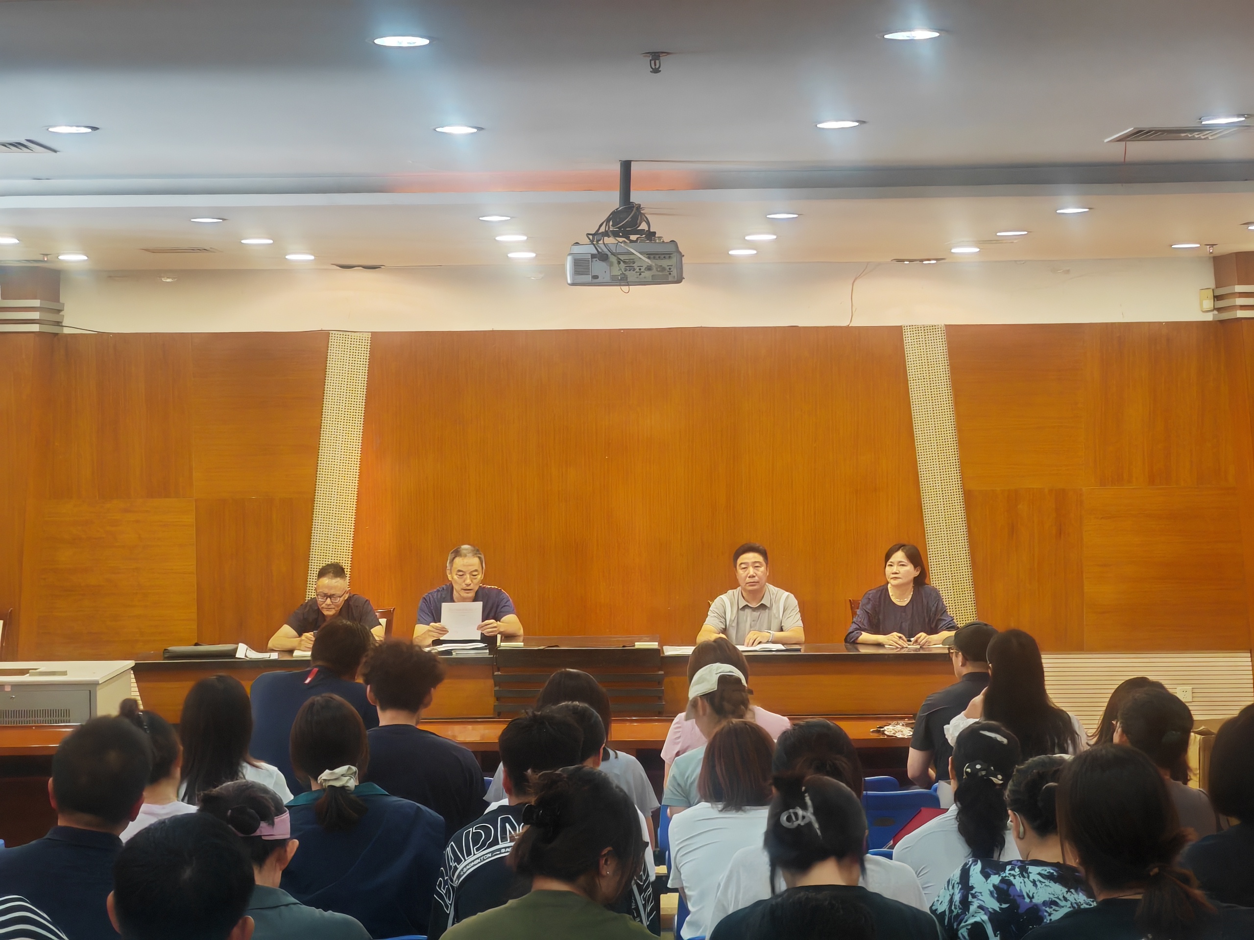 体育美育部召开新学期全体教职工大会 ----部署...